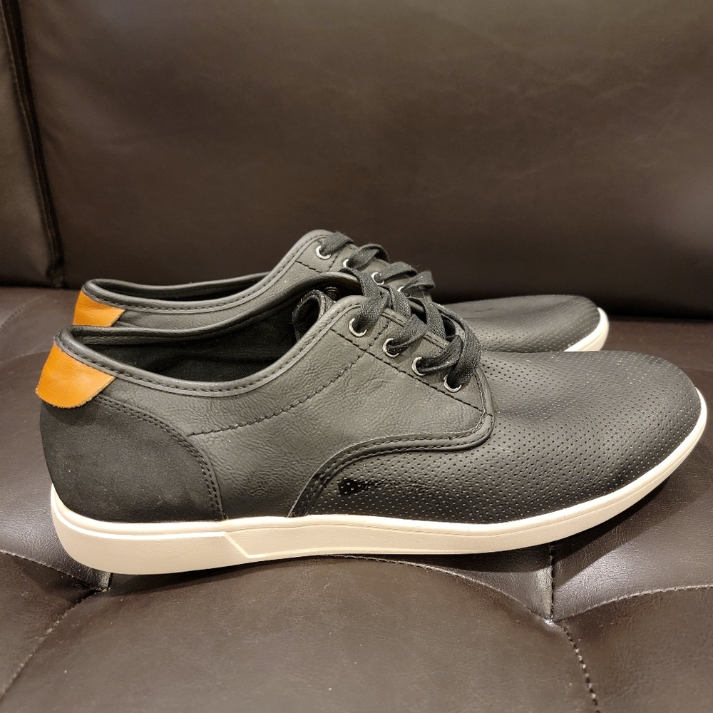 Steve Madden. Size 12. Casual. In great condition without Box.